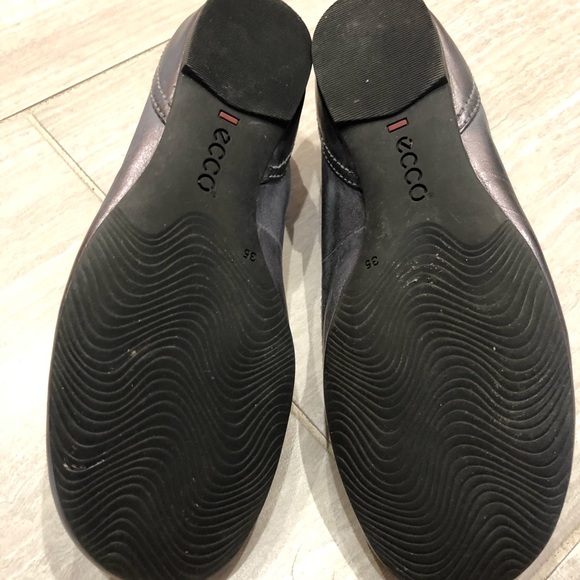 ECCO silver metallic leather flats size 5 (35) - Picture 7 of 8